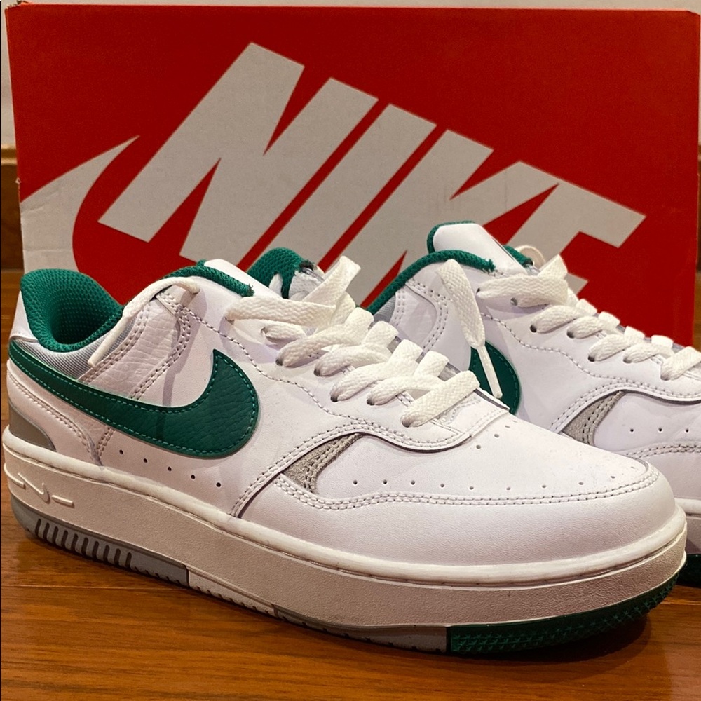 Nike Gamma Force Women’s White & Green Low-Top Sneakers